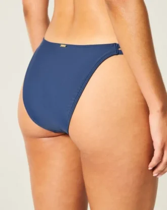 Braguita de bikini atrevida con doble tirante y abalorios