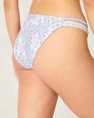 Braguita de bikini atrevida con doble tirante y ribete de estilo croché