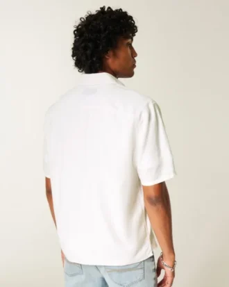 Camisa bordada de manga corta y corte cuadrado