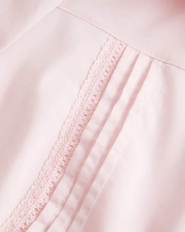 Camisa con encaje y botones Camisa con encaje y botones