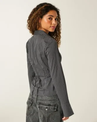 Camisa con mangas acampanadas