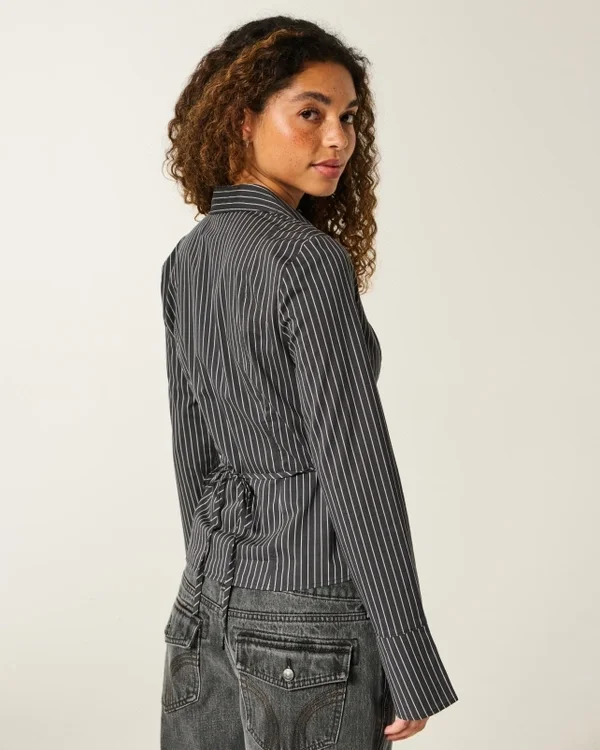 Camisa con mangas acampanadas Camisa con mangas acampanadas