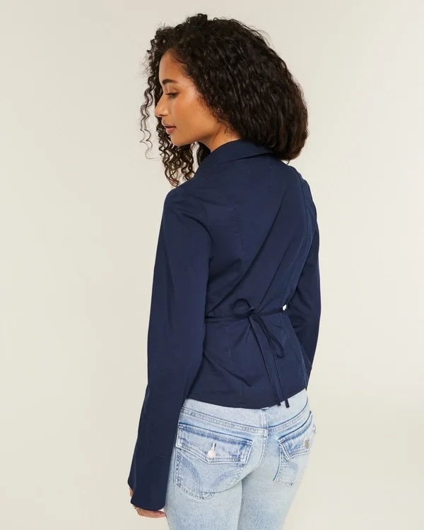 Camisa con mangas acampanadas Camisa con mangas acampanadas