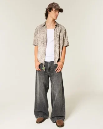 Camisa de manga corta con bolsillos y corte cuadrado