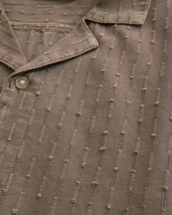 Camisa de manga corta con estampado texturizado Camisa de manga corta con estampado texturizado