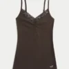Camiseta con encaje y capas Holiday Vault Release