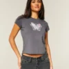 Camiseta con estampado de mariposa que se adapta fácilmente al cuerpo Camiseta con estampado de mariposa que se adapta fácilmente al cuerpo