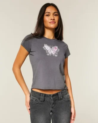 Camiseta con estampado de mariposa que se adapta fácilmente al cuerpo