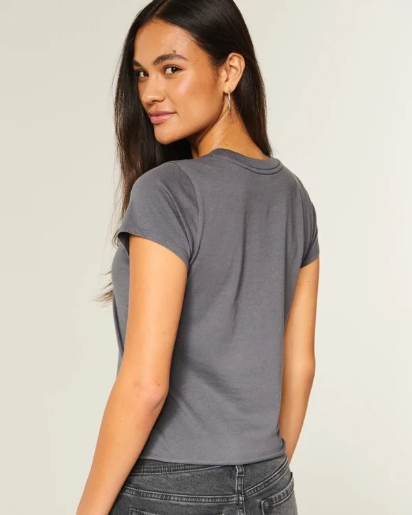 Camiseta con estampado de mariposa que se adapta fácilmente al cuerpo Camiseta con estampado de mariposa que se adapta fácilmente al cuerpo