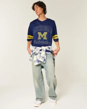 Camiseta de fútbol americano con gráfico de los Wolverines de la Universidad de Michigan