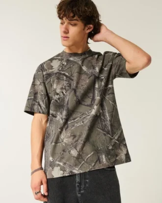 Camiseta de manga corta con estampado de camuflaje, corte recto y tejido grueso