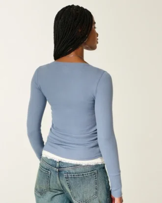 Camiseta Henley con estampado 2002