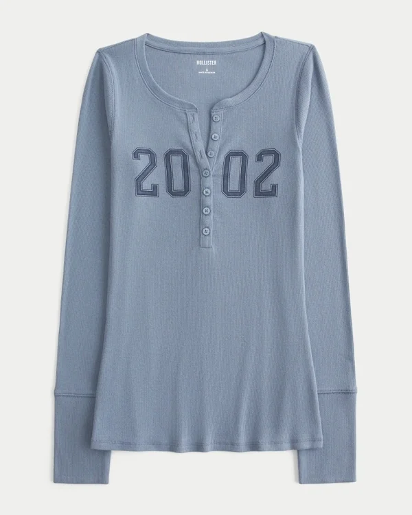 Camiseta Henley con estampado 2002 Camiseta Henley con estampado 2002