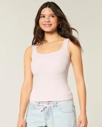 Camiseta sin costuras con cuello cuadrado y tejido acanalado