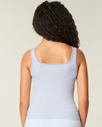 Camiseta sin costuras con cuello cuadrado y tejido acanalado