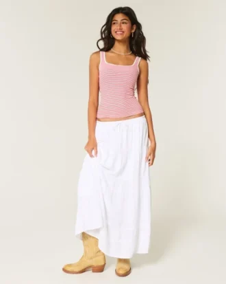 Camiseta sin costuras con cuello cuadrado y tejido acanalado