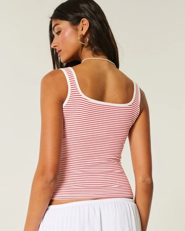 Camiseta sin costuras con cuello cuadrado y tejido acanalado Camiseta sin costuras con cuello cuadrado y tejido acanalado