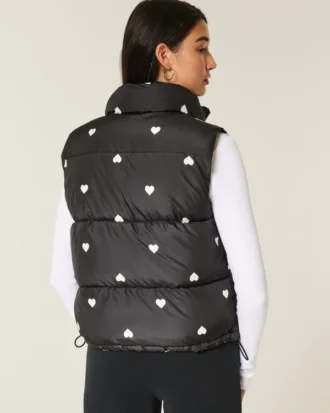 Chaleco acolchado con estampado de corazones