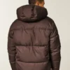 Chaqueta acolchada con capucha y forro de piel sintética Chaqueta acolchada con capucha y forro de piel sintética