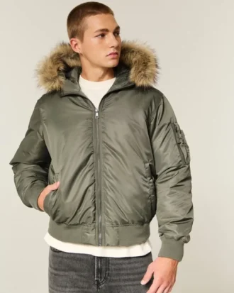 Chaqueta bomber con cremallera y ribete de piel sintética