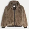 Chaqueta con capucha de piel sintética Chaqueta con capucha de piel sintética