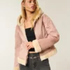 Chaqueta con capucha de piel sintética forrada de piel sintética