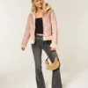 Chaqueta con capucha de piel sintética forrada de piel sintética