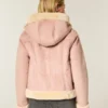 Chaqueta con capucha de piel sintética forrada de piel sintética