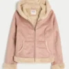 Chaqueta con capucha de piel sintética forrada de piel sintética
