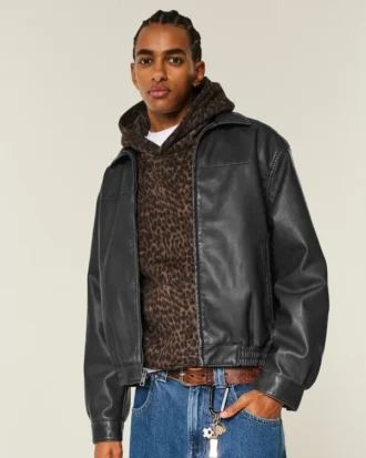 Chaqueta con cremallera de cuero vegano
