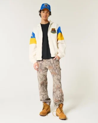 Chaqueta cortavientos con capucha y estampado de los UCLA Bruins