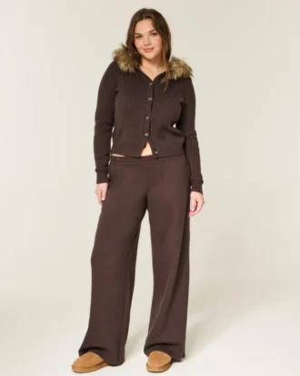 Cárdigan con capucha y ribete de piel sintética