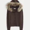 Cárdigan con capucha y ribete de piel sintética Cárdigan con capucha y ribete de piel sintética