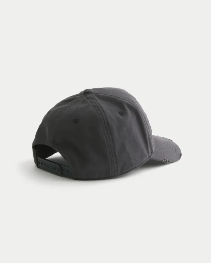 Gorra de béisbol con apliques desgastados