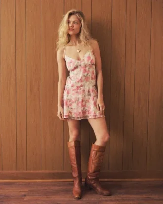 Mini vestido con dobladillo asimétrico