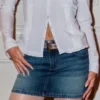 Minifalda pantalón vaquera bordada de talle bajo Minifalda pantalón vaquera bordada de talle bajo
