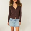 Minifalda pantalón vaquera con tachuelas, talle bajo y lavado medio Minifalda pantalón vaquera con tachuelas, talle bajo y lavado medio
