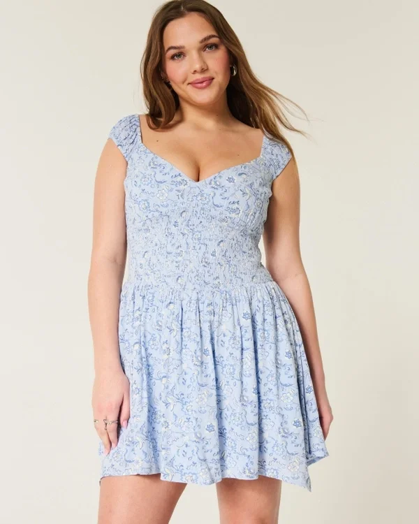 Minivestido asimétrico con hombros descubiertos Minivestido asimétrico con hombros descubiertos