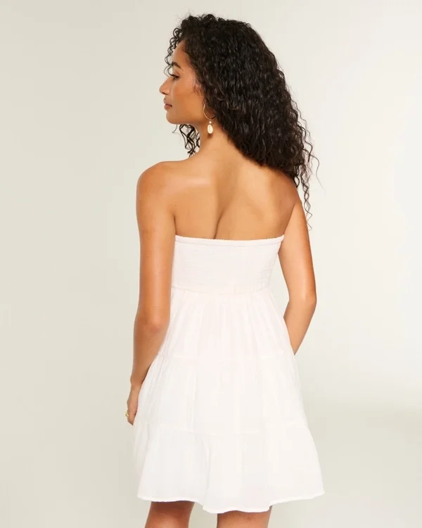 Minivestido babydoll con corpiño sin tirantes estilo croché Minivestido babydoll con corpiño sin tirantes estilo croché