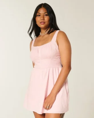 Minivestido con botones en la parte delantera