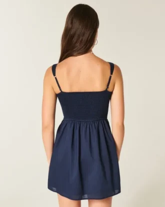 Minivestido con botones en la parte delantera