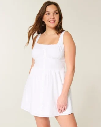 Minivestido con botones en la parte delantera