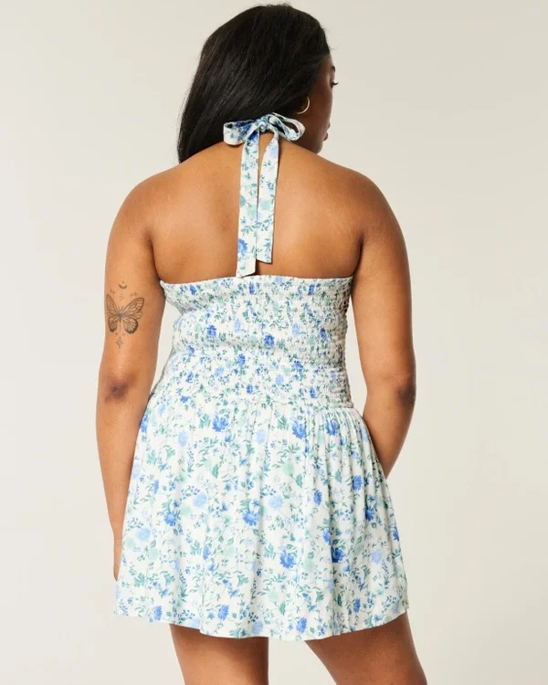 Minivestido con cintura baja y cuello halter Minivestido con cintura baja y cuello halter