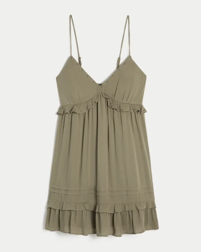 Minivestido con volantes y tachuelas Minivestido con volantes y tachuelas