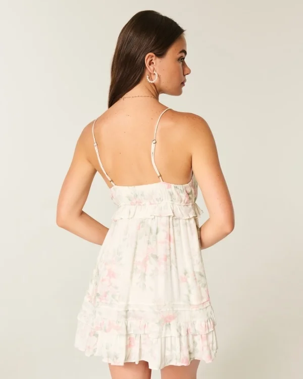 Minivestido con volantes y tachuelas Minivestido con volantes y tachuelas