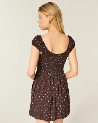 Minivestido de manga corta con botones