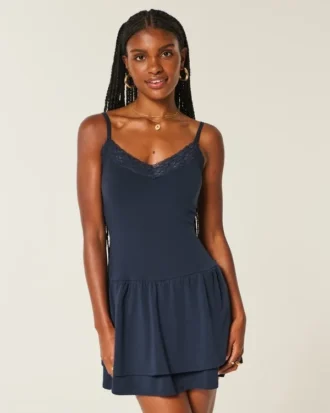 Minivestido de punto con volantes Minivestido de punto con volantes