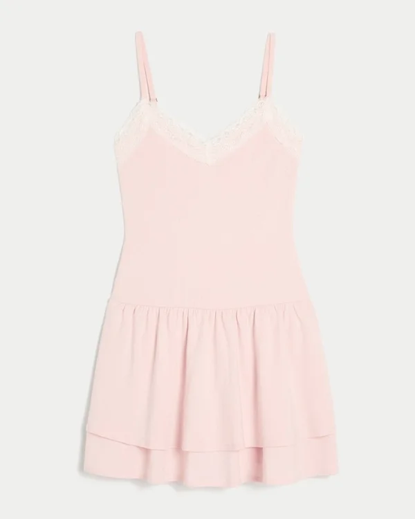 Minivestido de punto con volantes Minivestido de punto con volantes