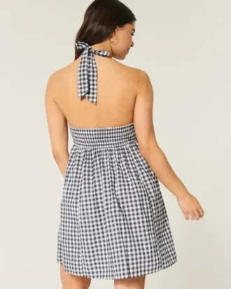 Minivestido halter con espalda abierta