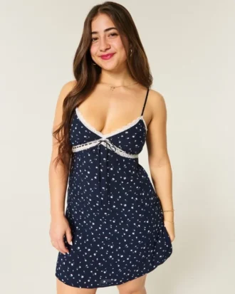 Minivestido lencero con detalles de encaje